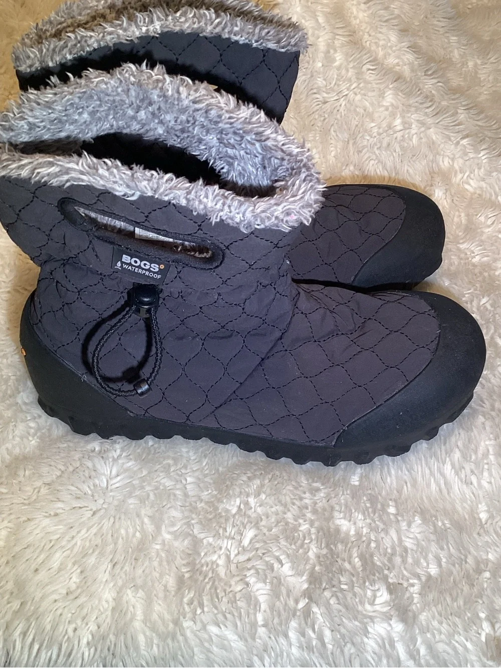 BOGS Women's Quilted Ankle Winter Boots in Charcoal Gray size 8